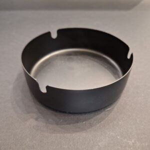 Pepeljara metal crna